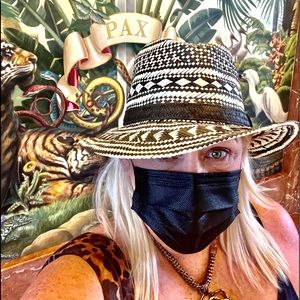 Meet your Posher, Lori